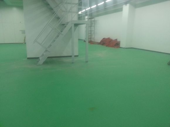 工業(yè)地坪耐磨噴涂聚脲案例